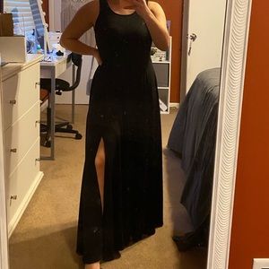 Long black sleeveless dress
